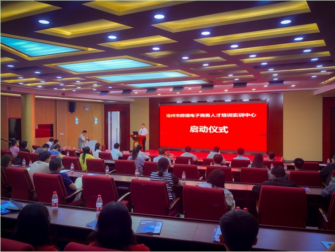 沧州市人民政府副秘书长孙建峰致辞。